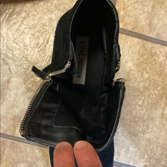 Steve Madden Black 10M Suede Ankle Boots - Picture 7 of 8